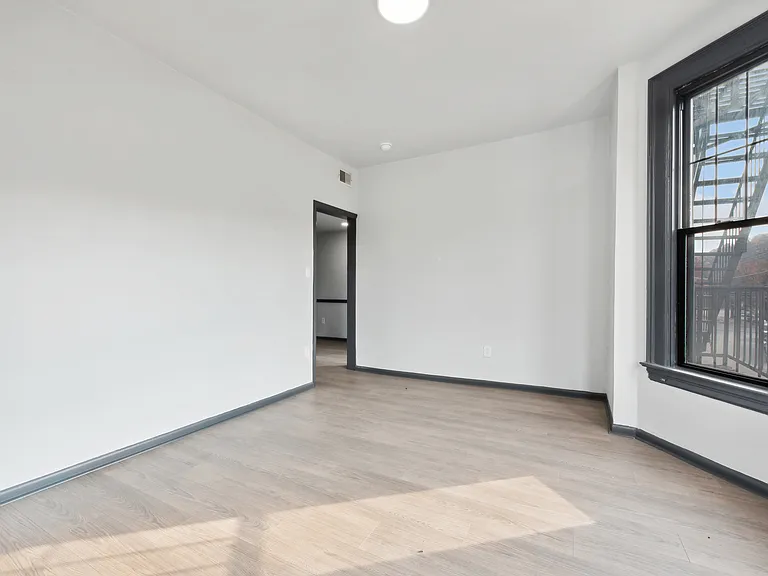 318 Middle Ave #5 — Photo 7