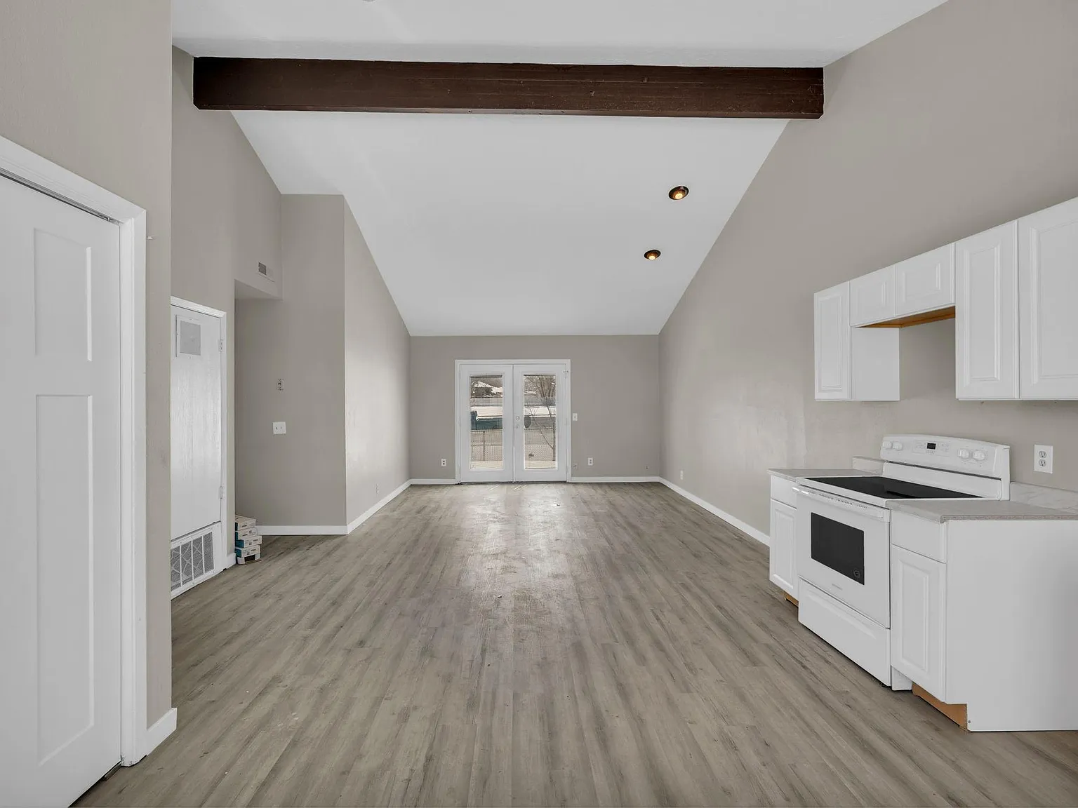 3 bed, 1350 sqft, $2,500 — Photo 3