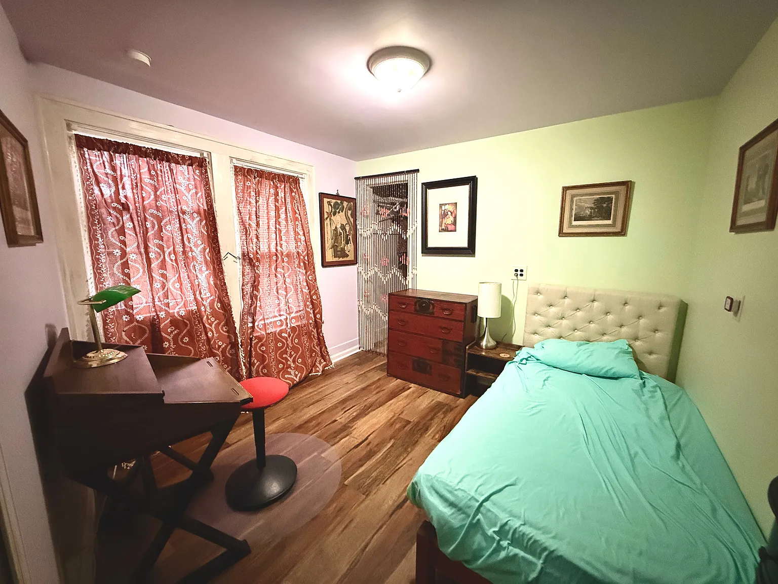 4 bed, 2.5 bath, $1,050 — Photo 1