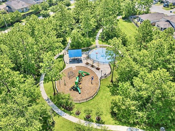 5th image of 611 Spring Ashberry Ct