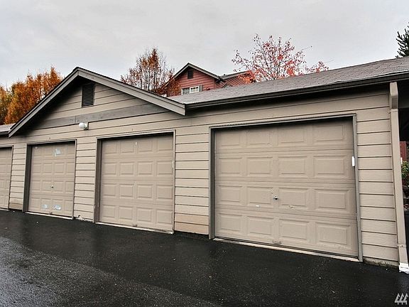 5th image of 10825 SE 200th St #203