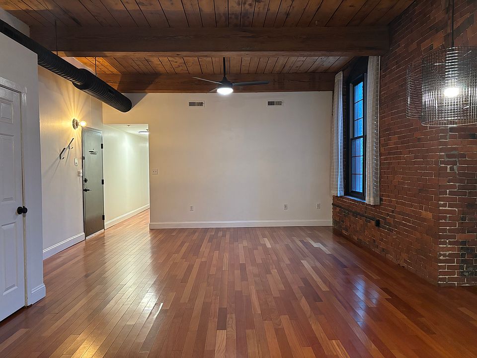 Unfurnished ready to move-in