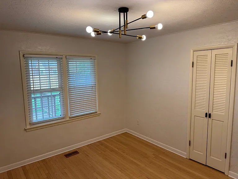 331 W Hurd St — Photo 5