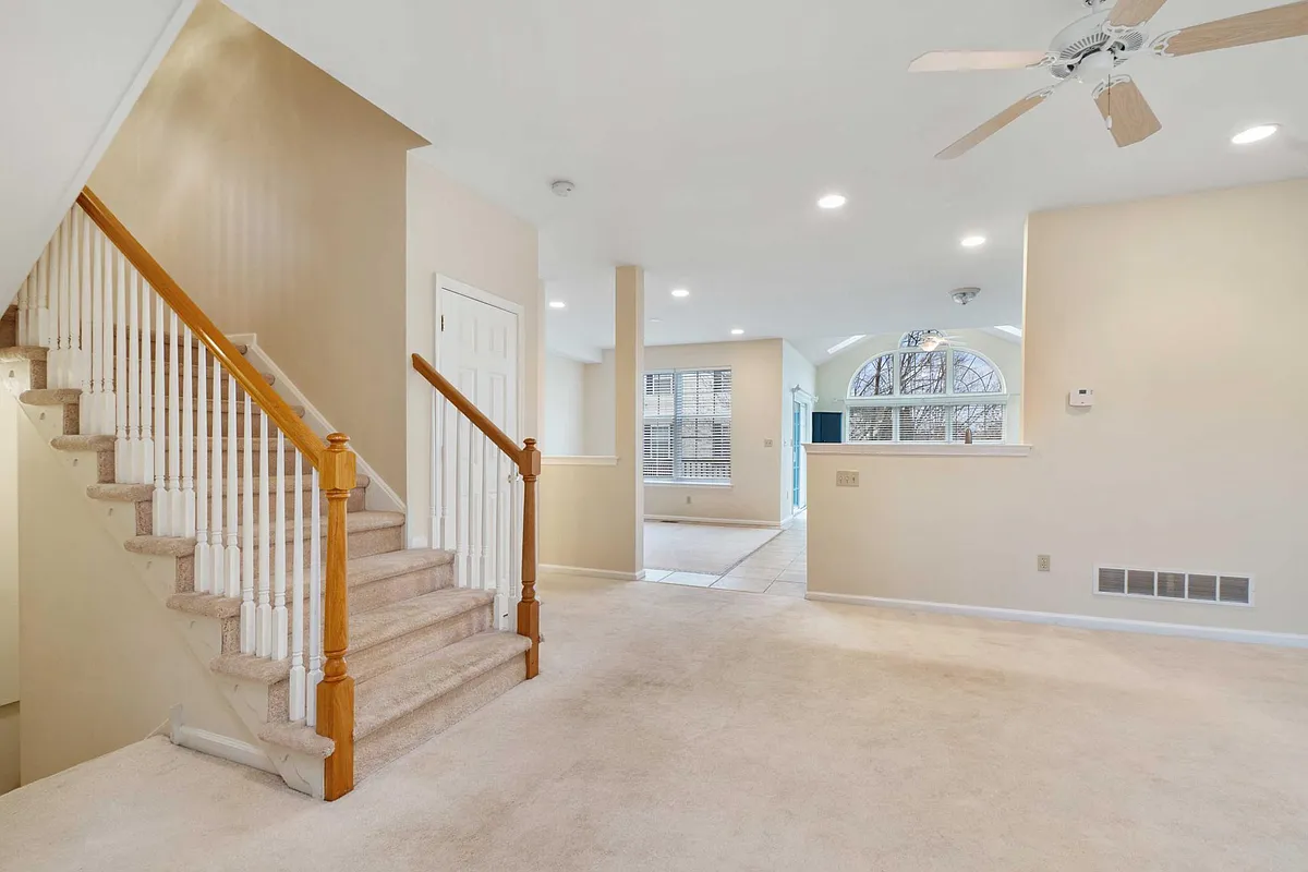 Building Photo - 5203 Spring Ridge Dr E