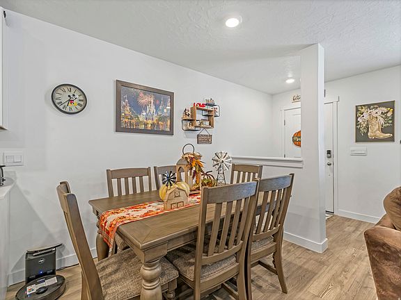 5th image of 842 N Old Ranch Rd #1427