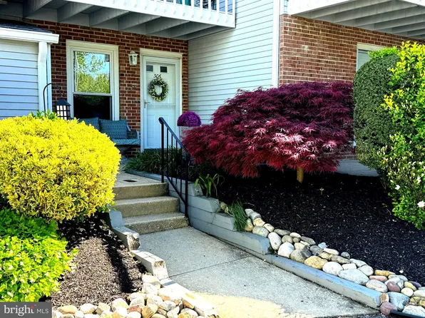 306 Park Place Dr, Cherry Hill, NJ 08002