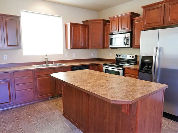 3rd image of 620 24th Ave SW
