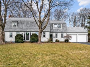 4 Honeysuckle Ct, Barrington, RI 02806