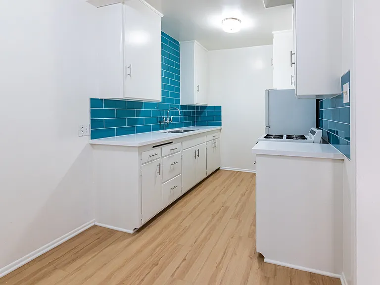 Gayley Manor Apartments — Photo 67