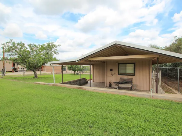 801 Falcon Dr, Zapata, TX 78076