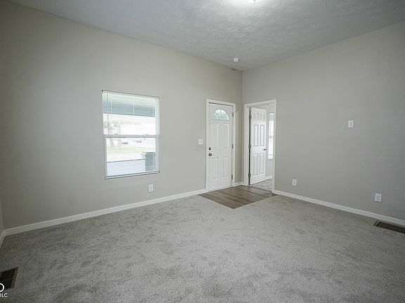 4th image of 734 W 2nd St