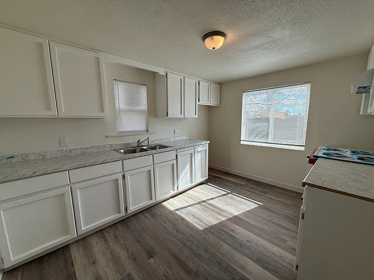 1434 W Euclid Ave — Photo 16