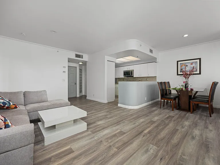 620 State St #123 — Photo 18