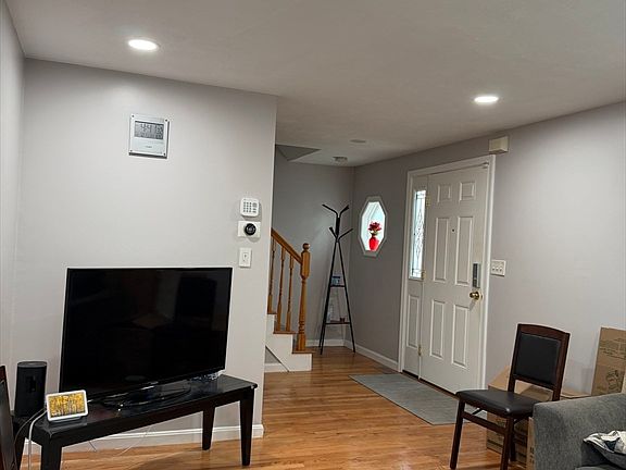 2nd image of 25 Ridlon Rd