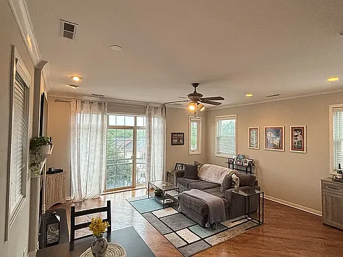 2623 W Belmont Ave #4 Photo 1