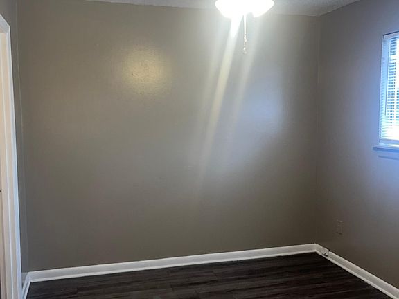 3rd image of 4725 Hoffman Rd #3