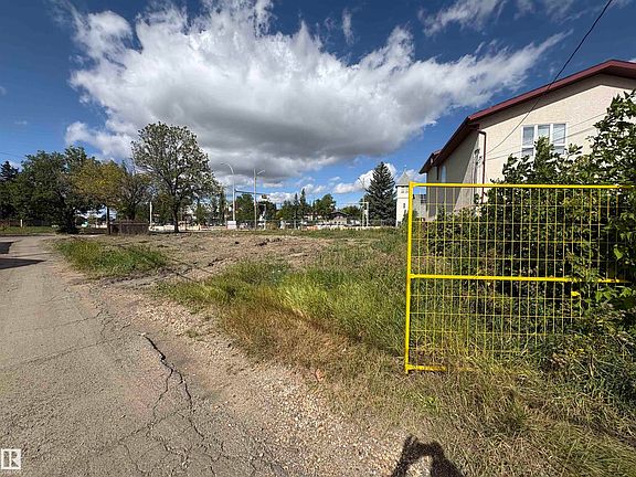4th image of 14431 Stony Plain Rd NW