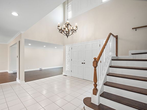 4th image of 1235 Deere Park Ln