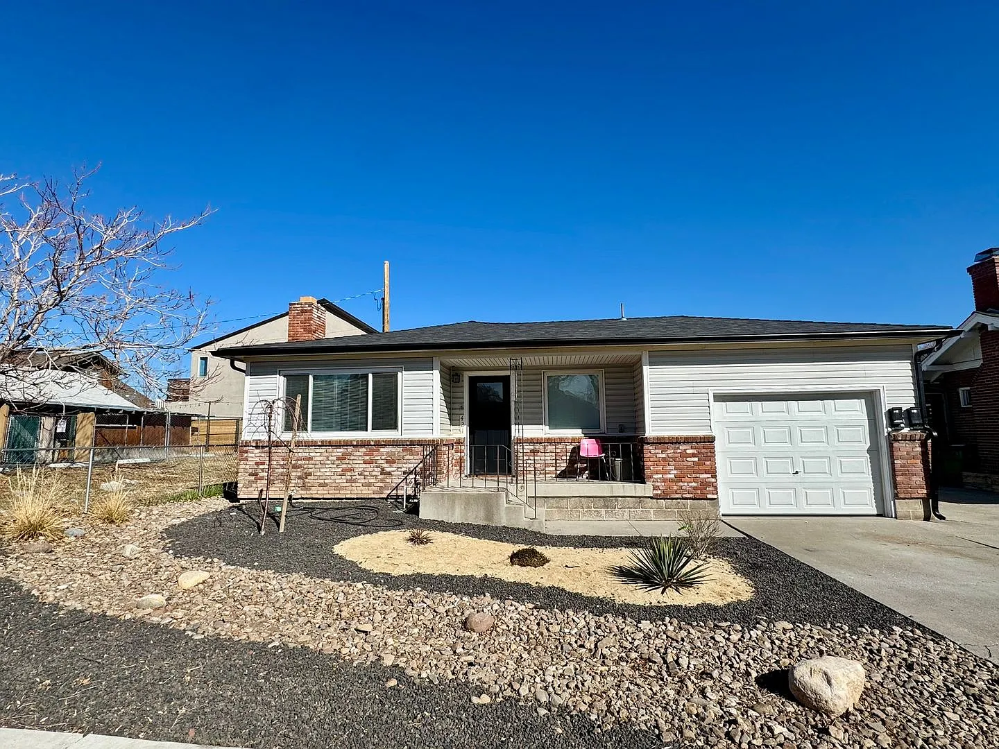 421 Thoma St photo 1