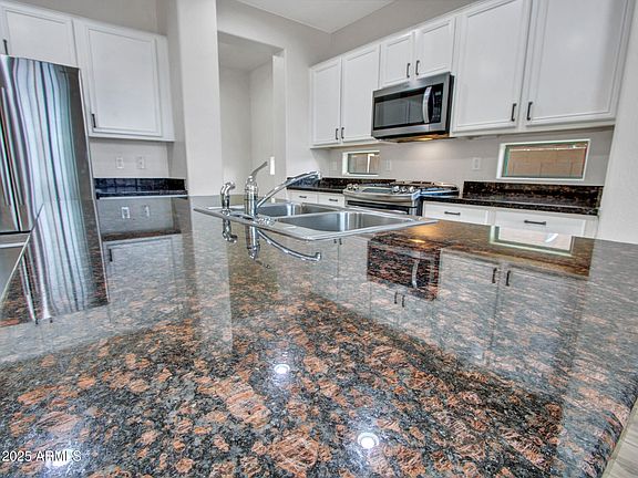 3rd image of 15093 W GLENROSA Avenue