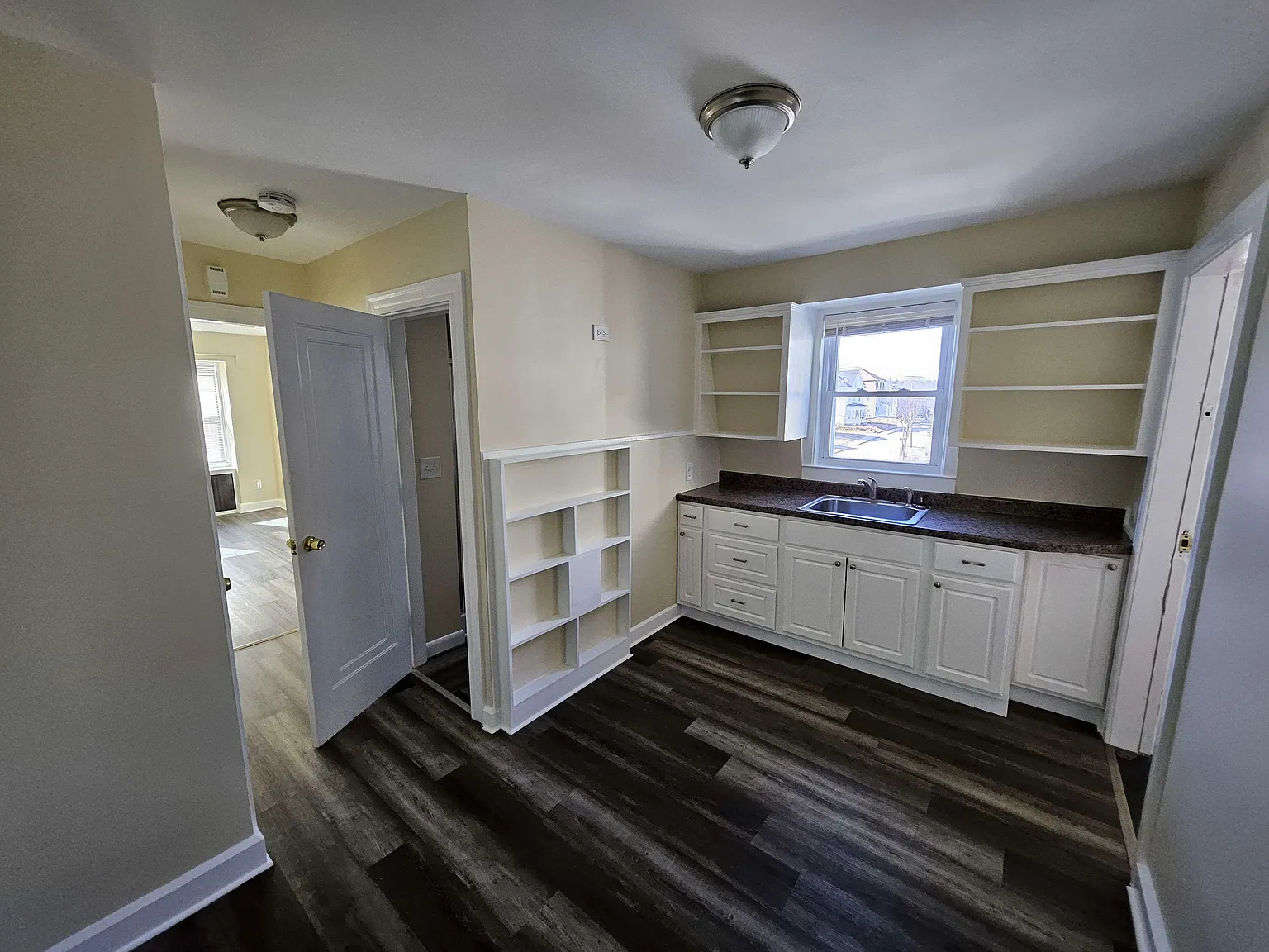 2 bed, 830 sqft, $2,000 — Photo 3