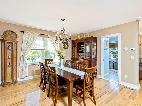 5th image of 15 Wildwood Road