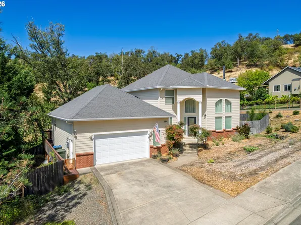 2984 NW Daysha Dr, Roseburg, OR 97471