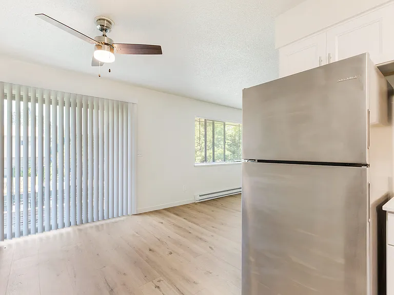 West Royal Apartments — Photo 4