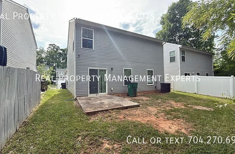 1819 Hooper Ct — Photo 16