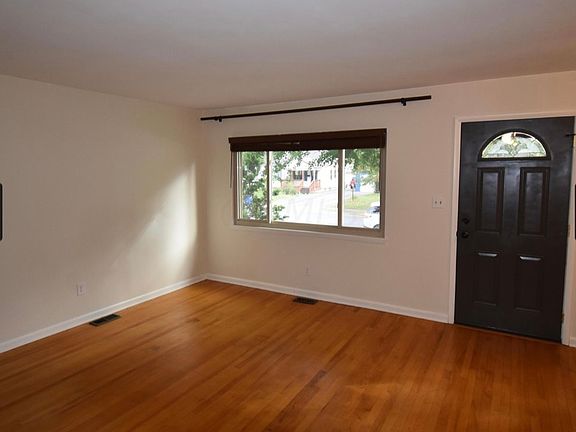 2nd image of 302 E Lincoln Ave