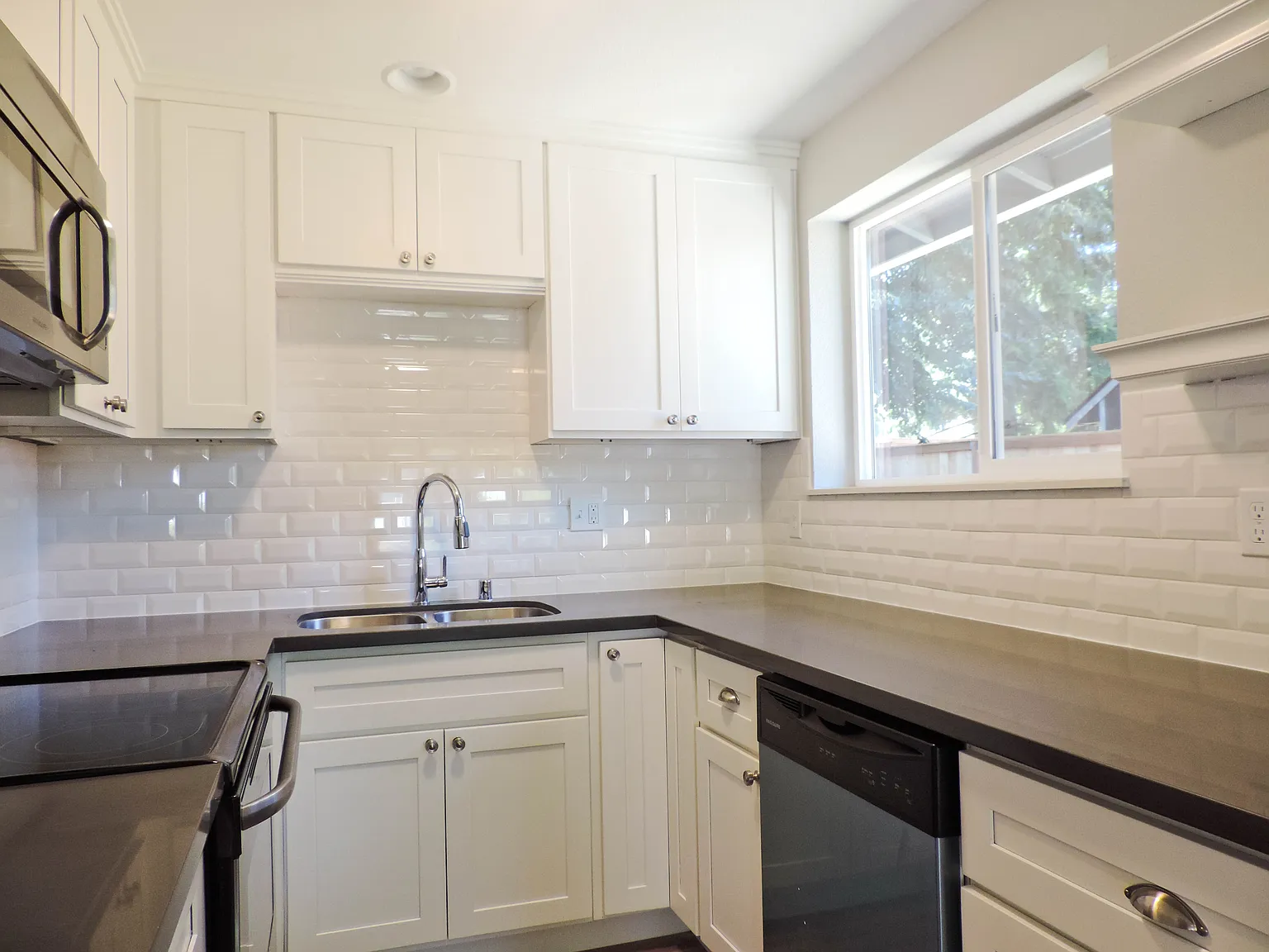 3 bed, 1.5 bath, 1170 sqft, $2,500 — Photo 4