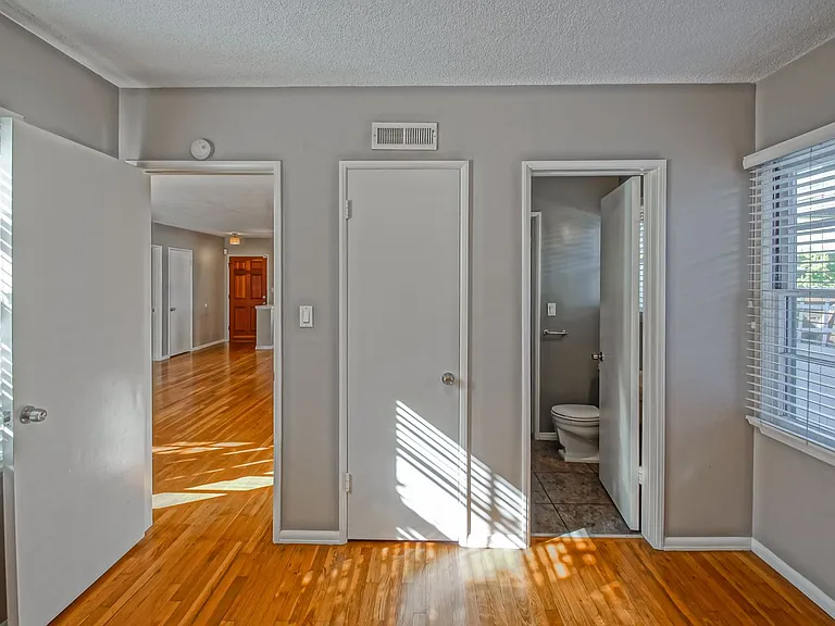 14226 Isis Ave — Photo 31