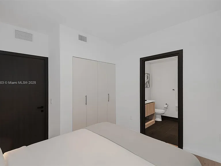 398 NE 5th St #2301 — Photo 17