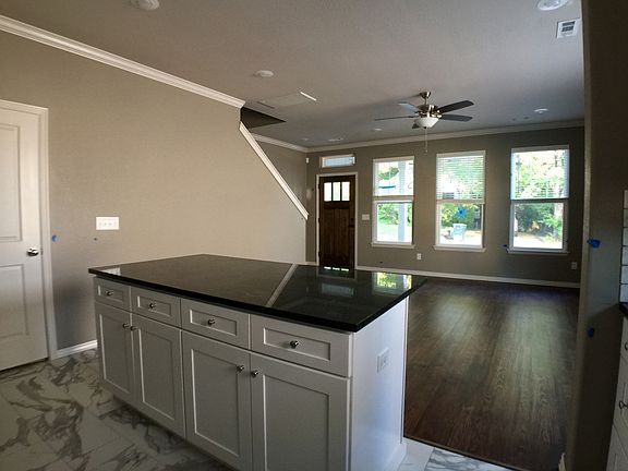 3rd image of 403 S Hill Ave