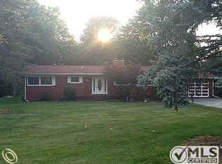 4484 Killarney Park Dr, Burton, MI 48529