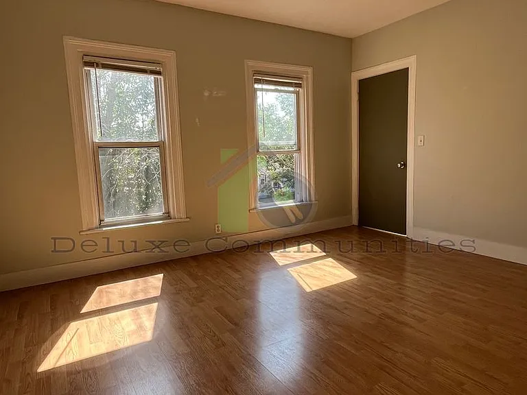 1021 Broadway Ave NW — Photo 10