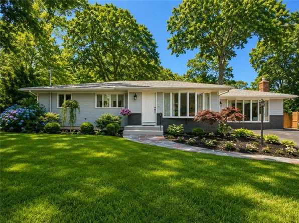 122 Spring Grove Ave, Warwick, RI 02889
