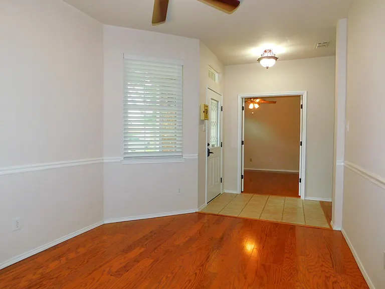 7917 Seven Oaks Ln — Photo 6