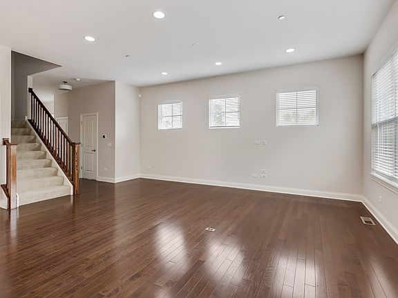5th image of 134 N Easton Ct