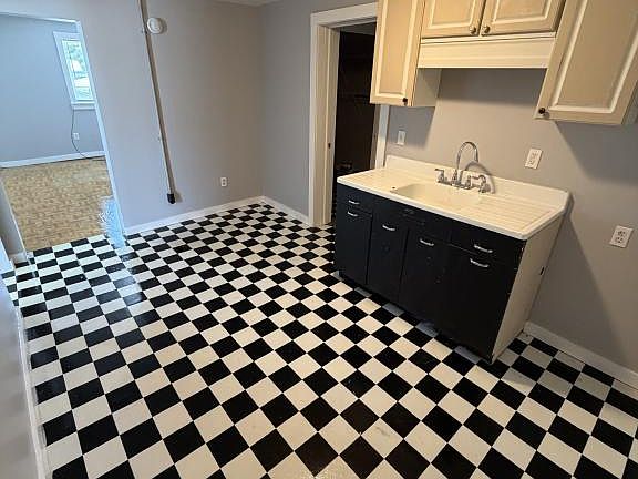 4th image of 68 W Main St