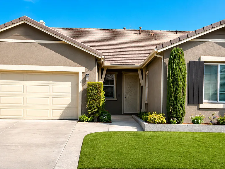33919 Galleron St — Photo 4