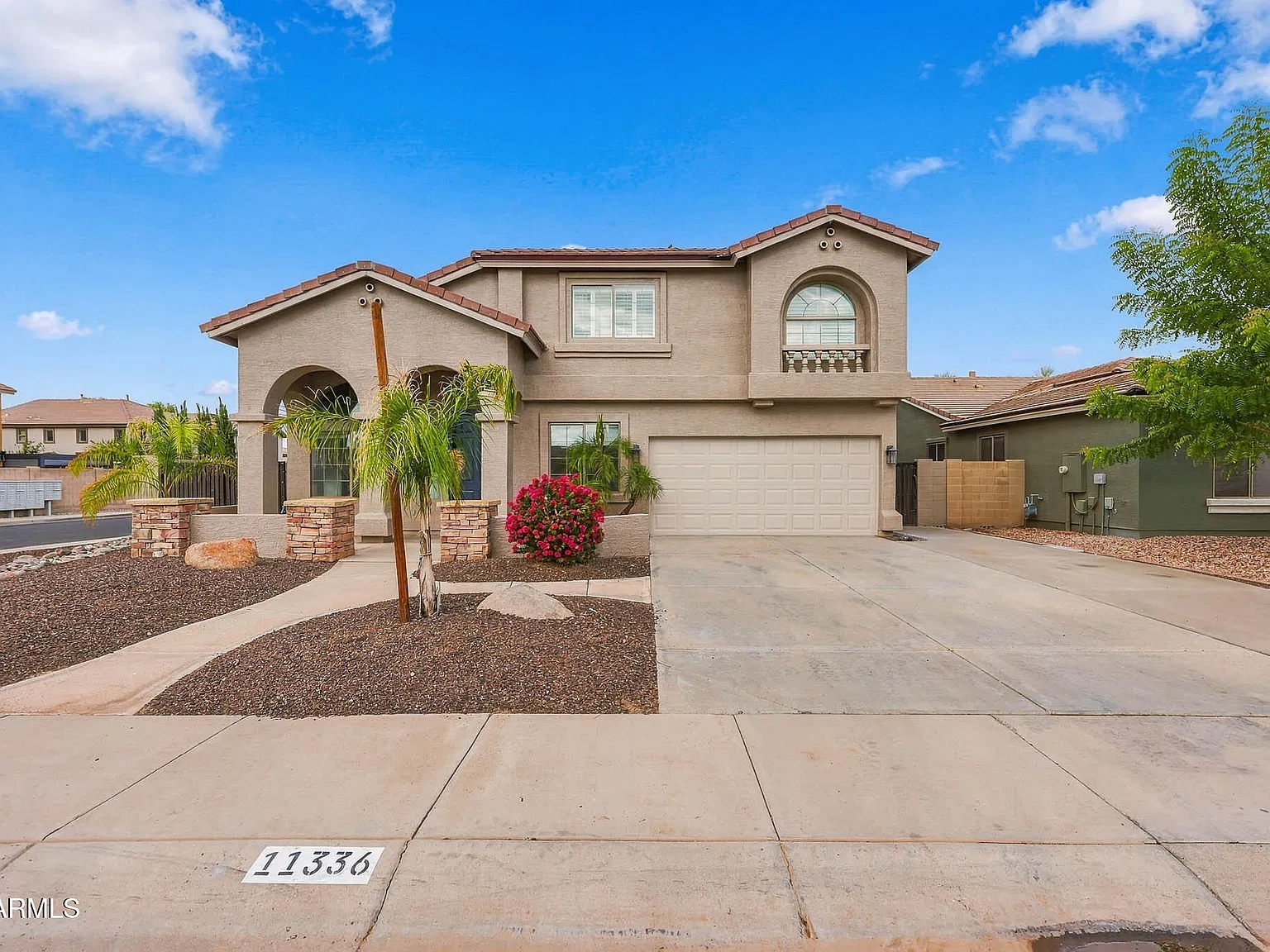 5 bed, 2.5 bath, 2747 sqft, $3,495 — Photo 2