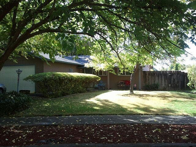 2nd image of 1702 Howell St