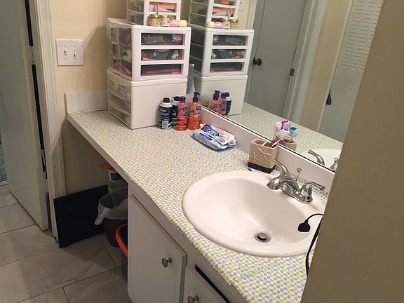 3rd image of 959 SE 2nd Ave APT 220