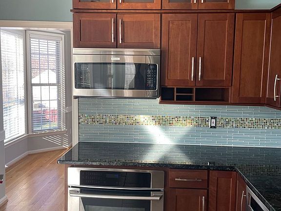 3rd image of 14 Sassafras Ln