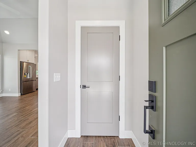 210 S Bluff St #A — Photo 3