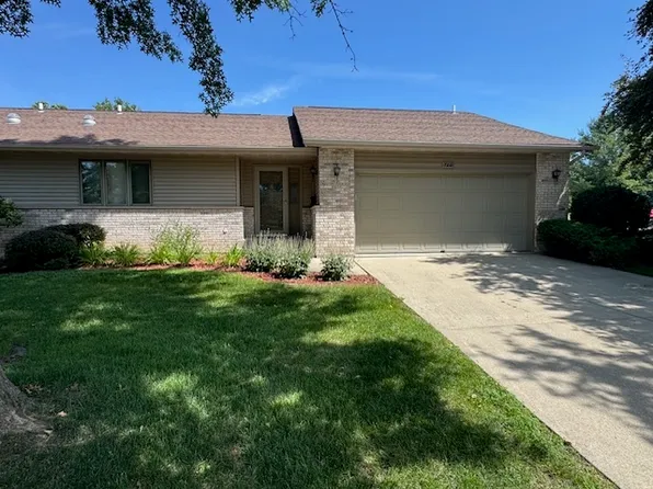 700 Seminole Dr #2, Freeport, IL 61032