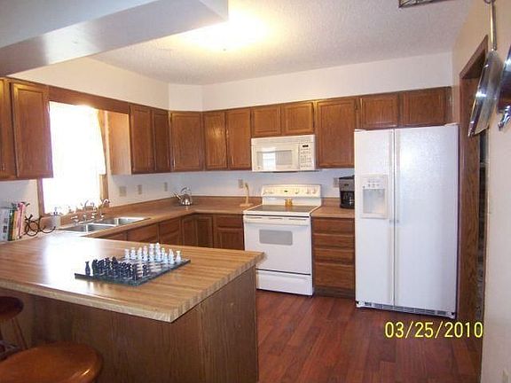 2nd image of 17028 River Oaks Blvd