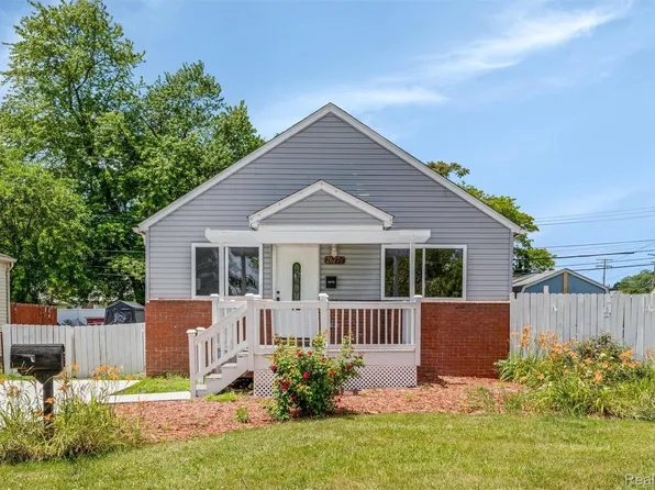 26779 Brettonwoods St, Madison Heights, MI 48071