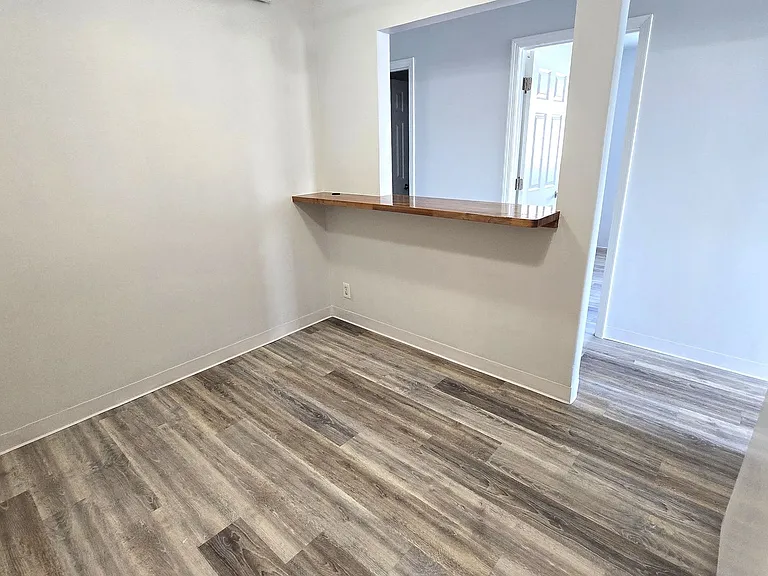 704 Vivian St — Photo 2